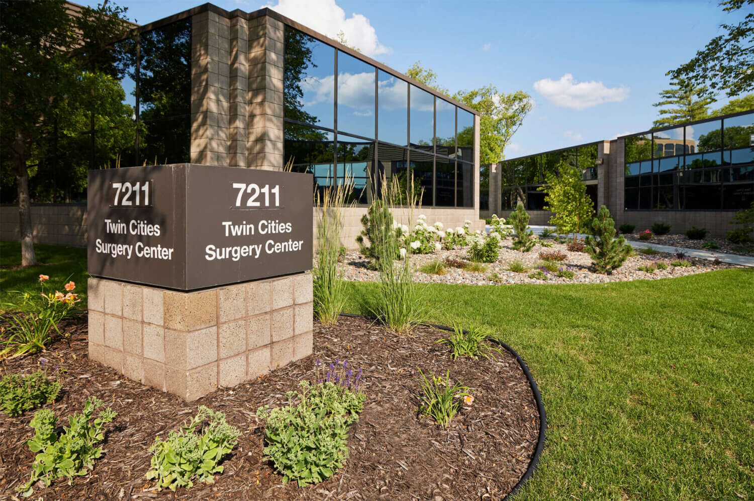 Exterior photo of front lawn and main signage at Twin Cities Surgery Center in Edina, MN